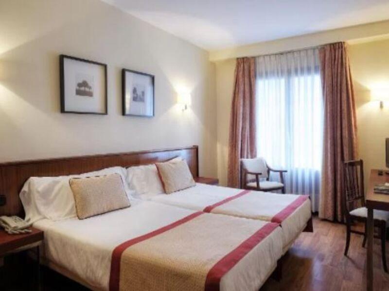 Hotel Y Apartamentos Arias Навия Екстериор снимка