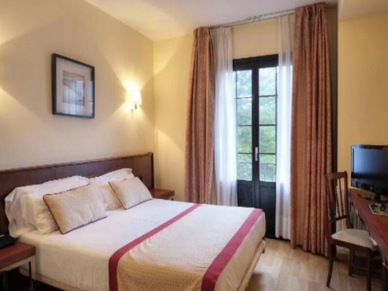 Hotel Y Apartamentos Arias Навия Екстериор снимка