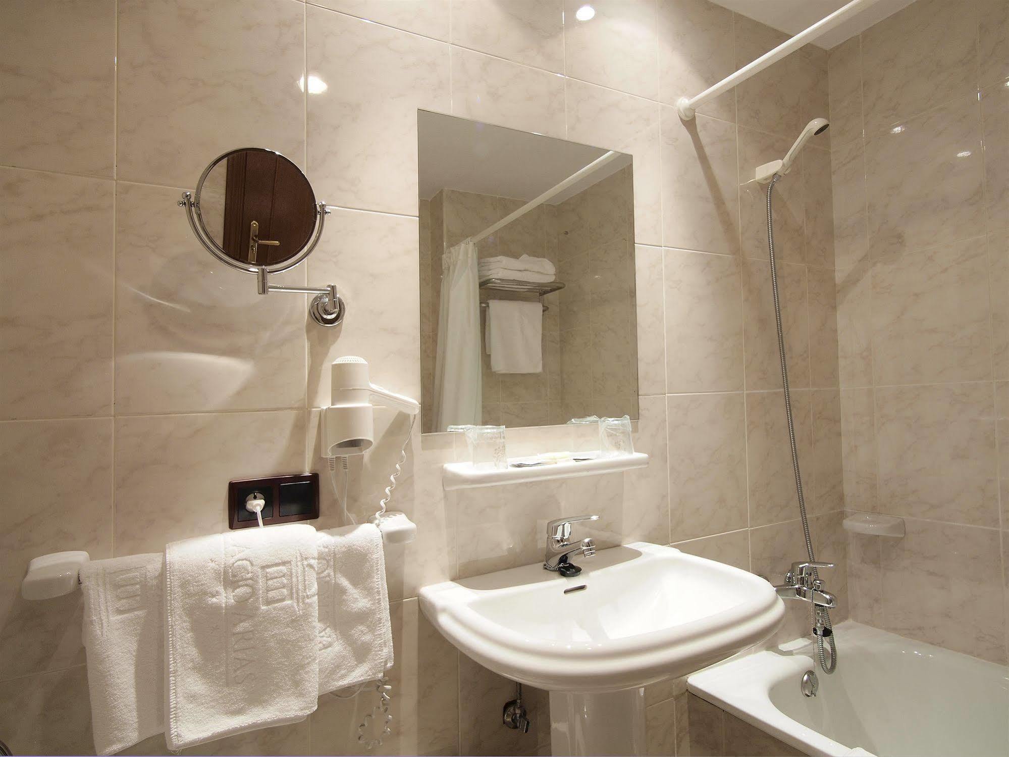 Hotel Y Apartamentos Arias Навия Стая снимка