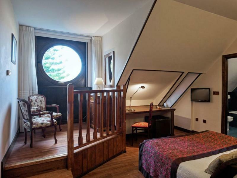 Hotel Y Apartamentos Arias Навия Екстериор снимка