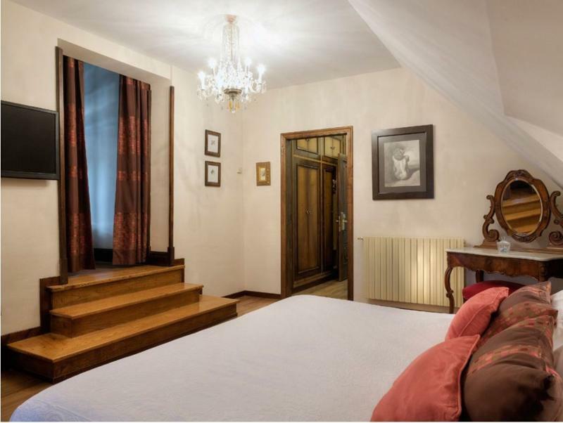Hotel Y Apartamentos Arias Навия Екстериор снимка