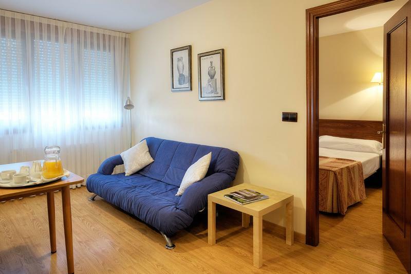Hotel Y Apartamentos Arias Навия Екстериор снимка